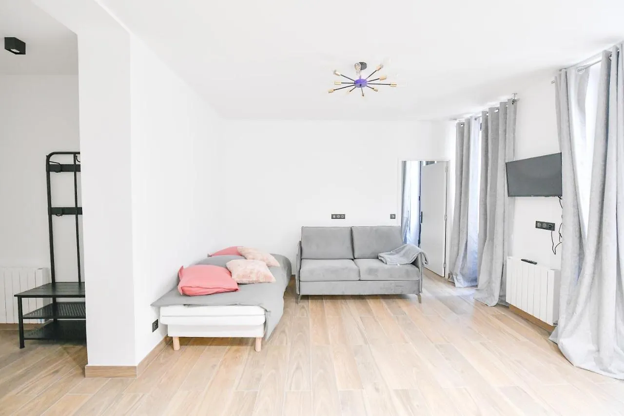 Parking Gratuit - Montmartre Charme & Patio Prive - Sacre-Coeur Metro Anvers パリ