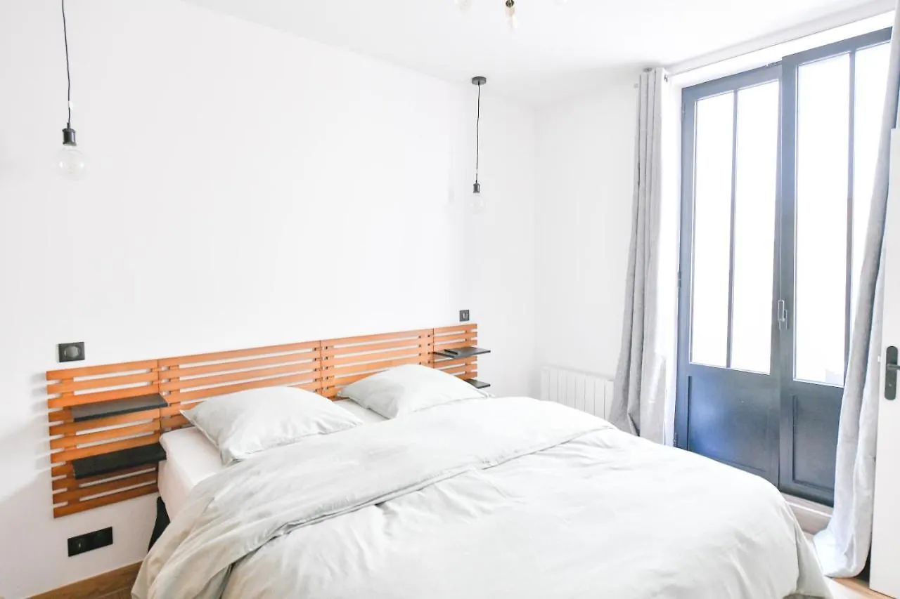 Parking Gratuit - Montmartre Charme & Patio Prive - Sacre-Coeur Metro Anvers Parijs 0*,