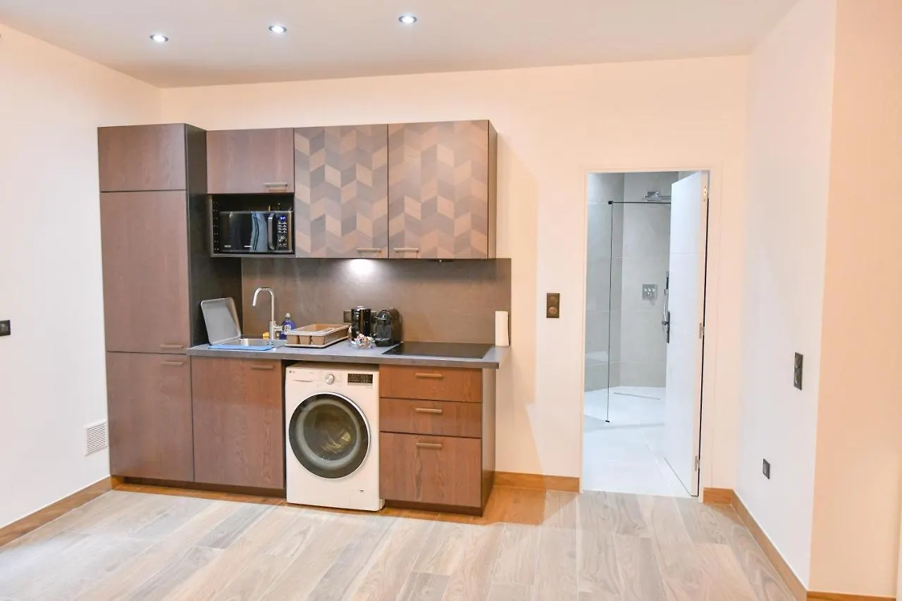 Appartement Parking Gratuit - Montmartre Charme & Patio Prive - Sacre-Coeur Metro Anvers Parijs Frankrijk