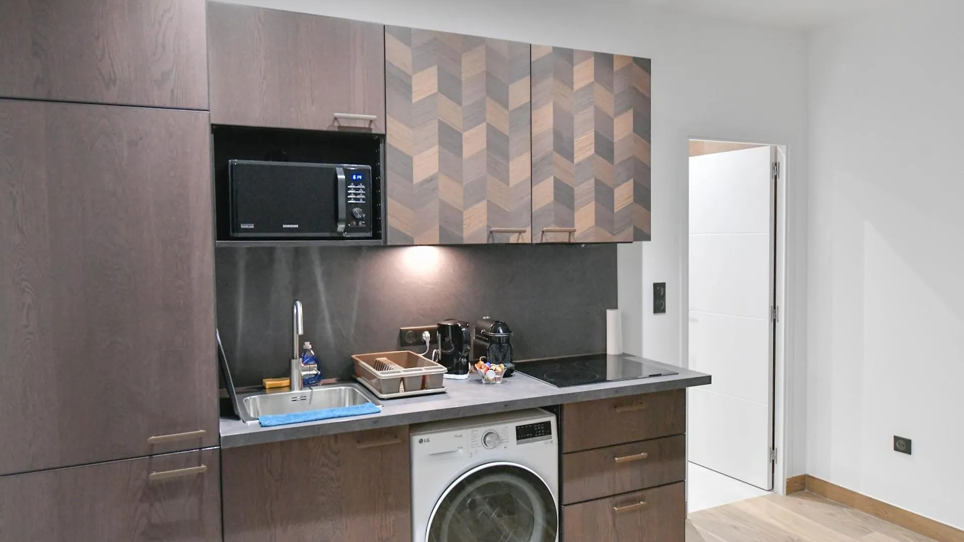 Parking Gratuit - Montmartre Charme & Patio Prive - Sacre-Coeur Metro Anvers Parijs Appartement