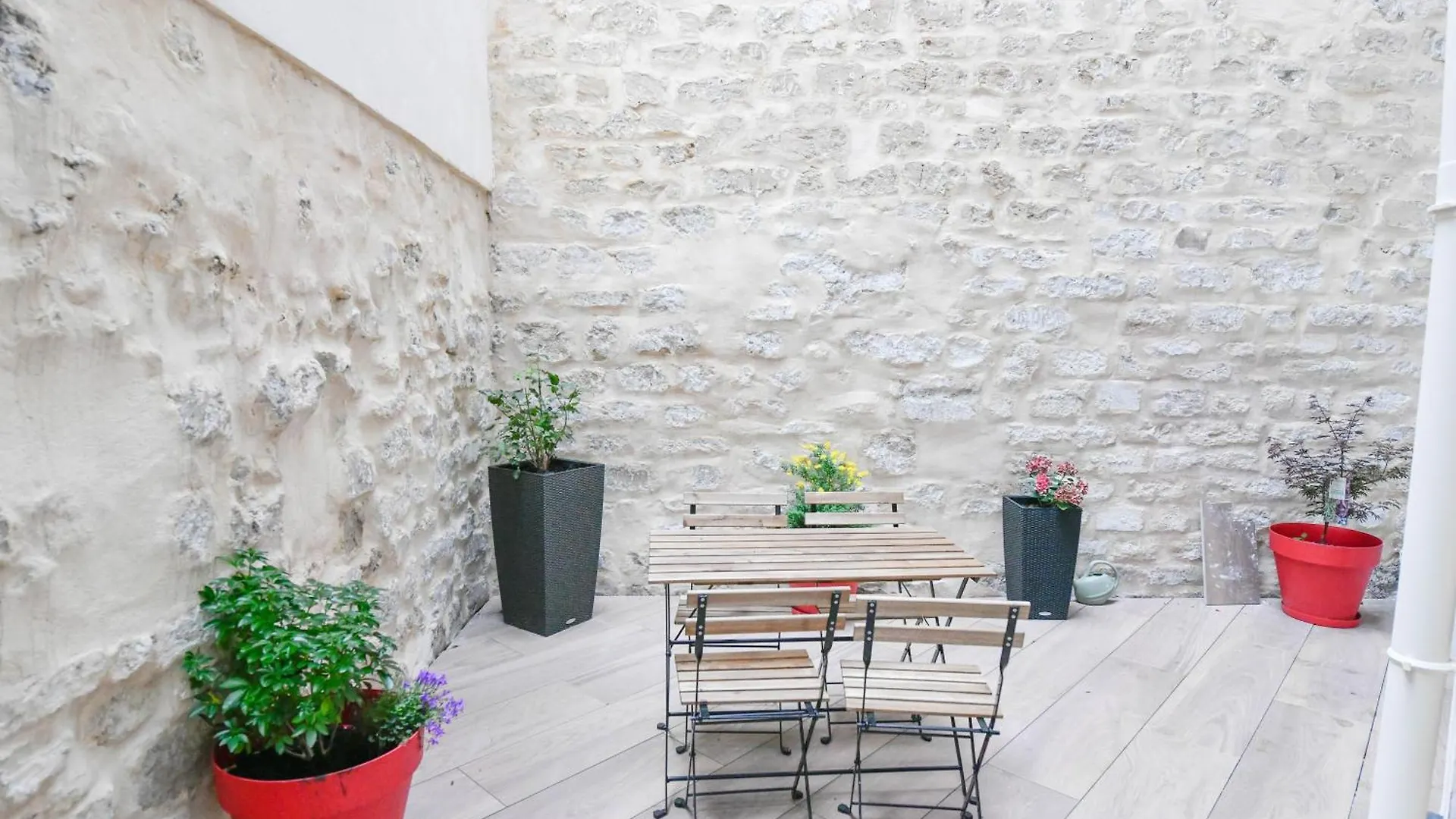 Parking Gratuit - Montmartre Charme & Patio Prive - Sacre-Coeur Metro Anvers Parijs Appartement