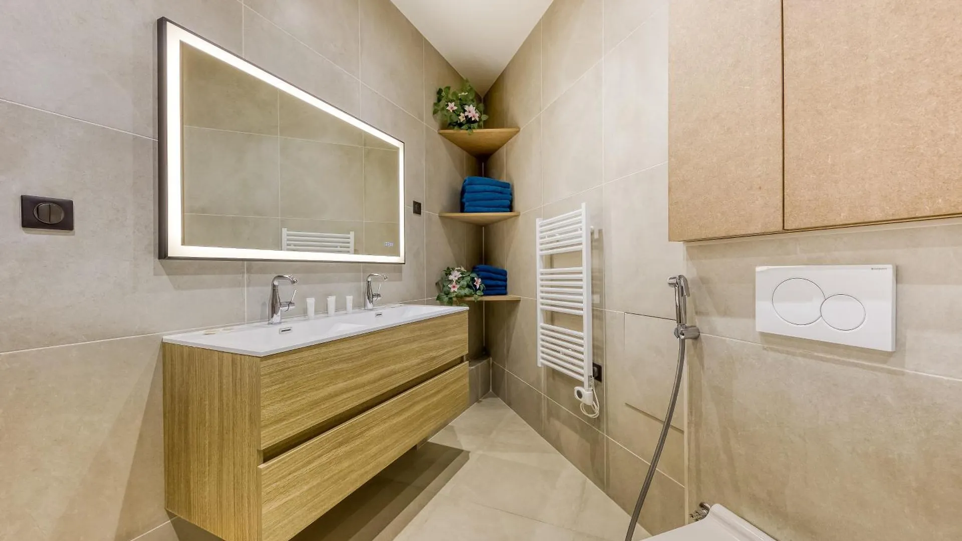 Appartement Parking Gratuit - Montmartre Charme & Patio Prive - Sacre-Coeur Metro Anvers Parijs