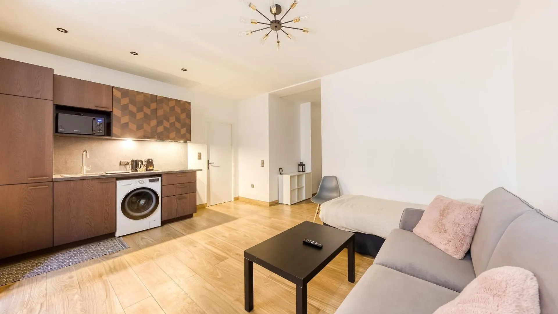 Parking Gratuit - Montmartre Charme & Patio Prive - Sacre-Coeur Metro Anvers Parijs Appartement