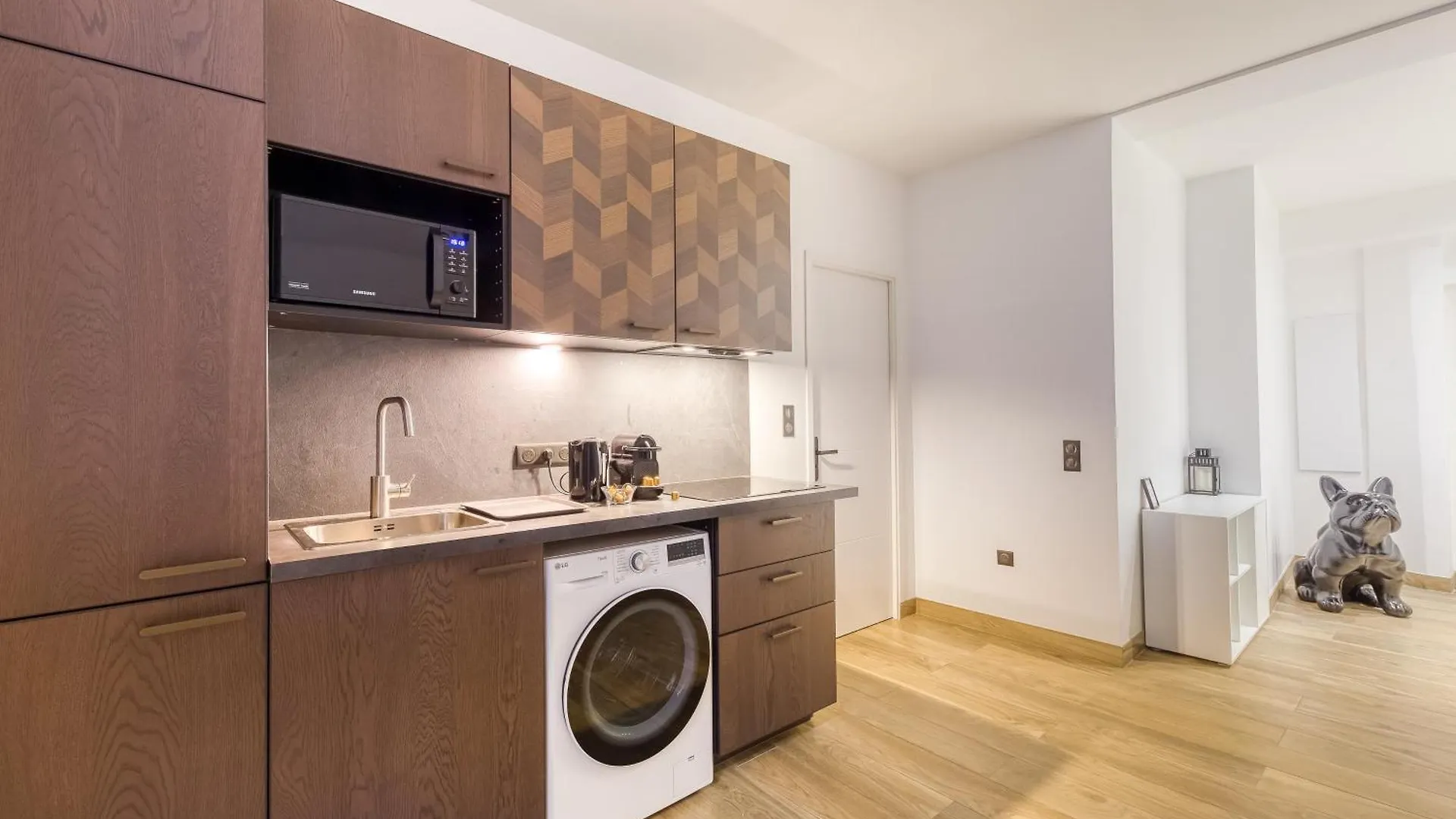 Parking Gratuit - Montmartre Charme & Patio Prive - Sacre-Coeur Metro Anvers Parijs 0*,