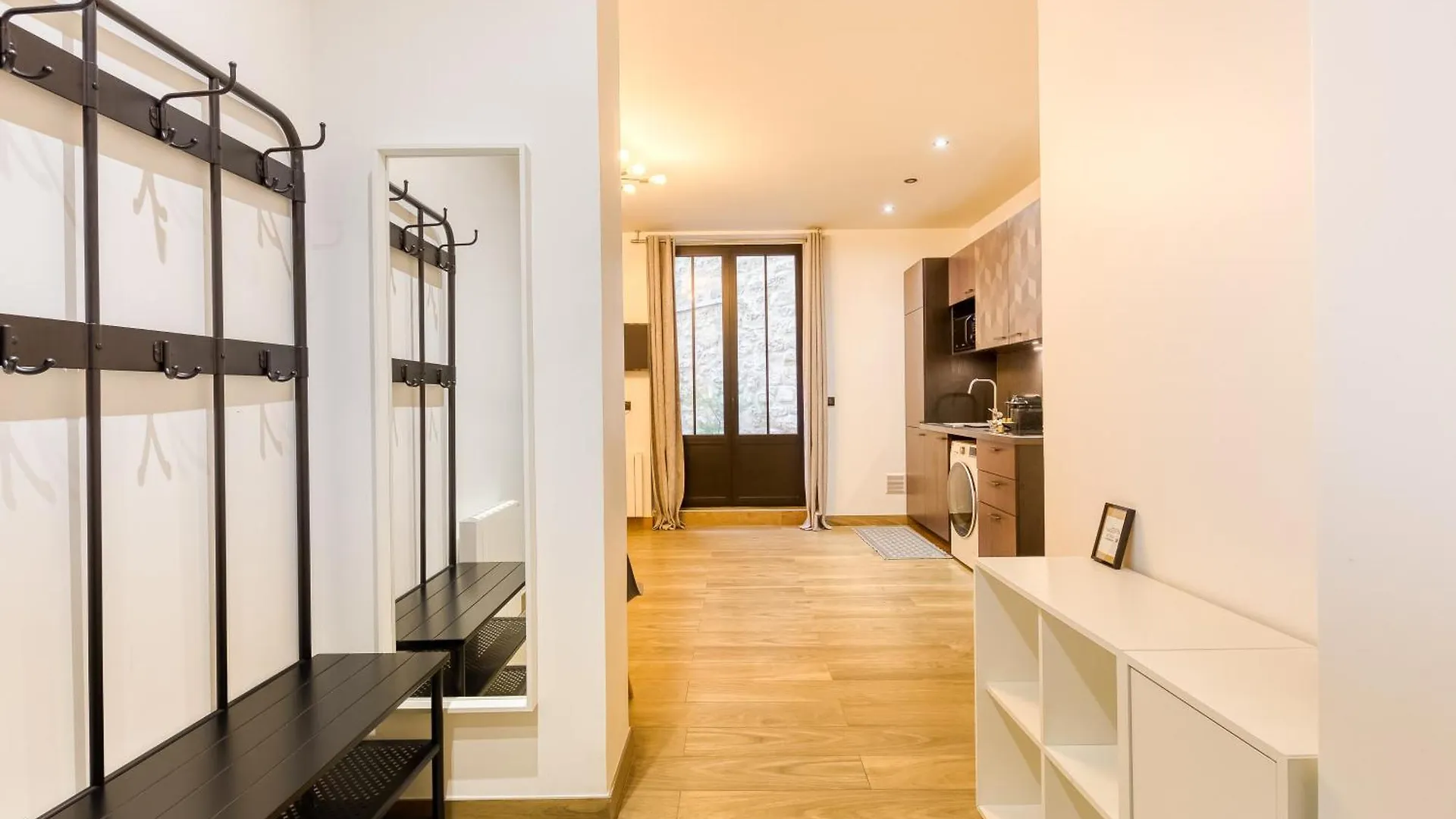 Parking Gratuit - Montmartre Charme & Patio Prive - Sacre-Coeur Metro Anvers Parijs Appartement